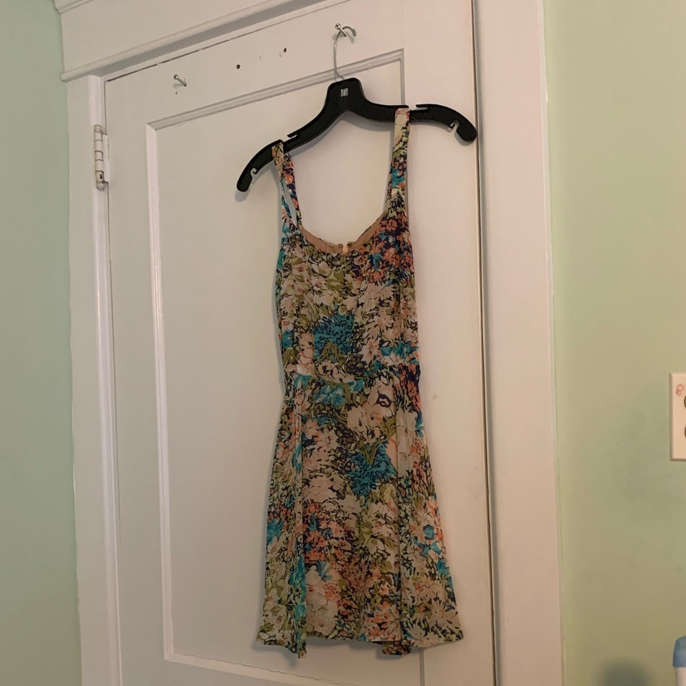 Cute summer dress! Very lightly worn